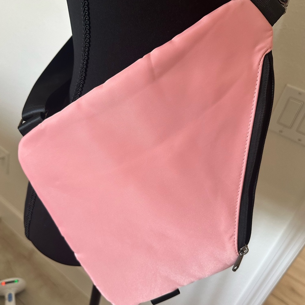 Wander+Pink Crossbody Sling anti theft Travel Bag - Picture 5 of 7